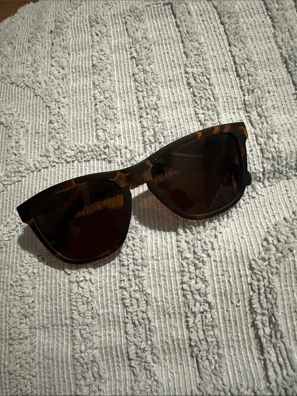Tortoiseshell Cat-Eye Sunglasses - Brown Lenses